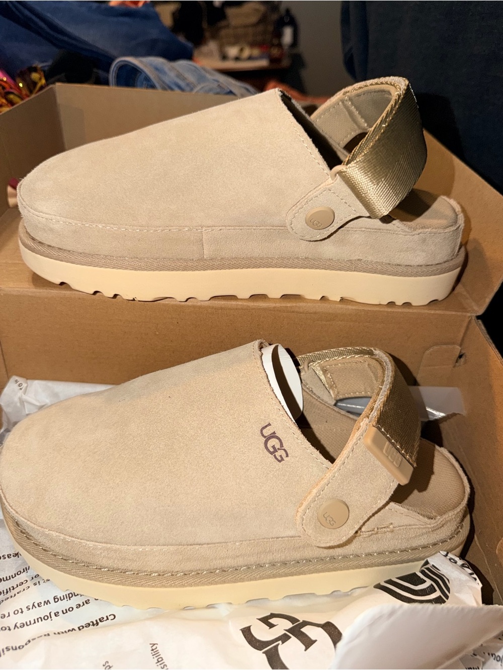 UGG Women’s size 6 Suede Backstrap Slippers in Light Beige